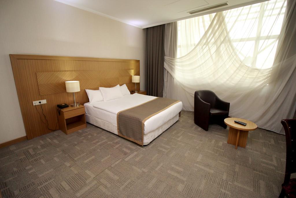 Boss Hotel Sincan Exterior foto